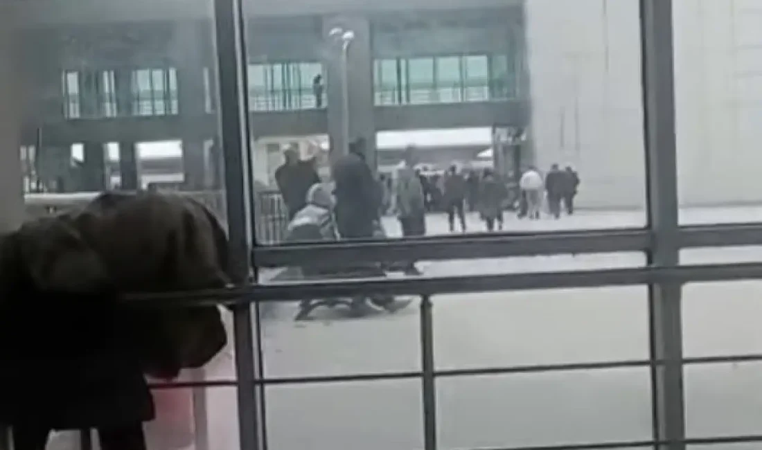 Ağrı Eğitim ve Araştırma Hastanesi’nde -1. katta çıktığı belirtilen yangın