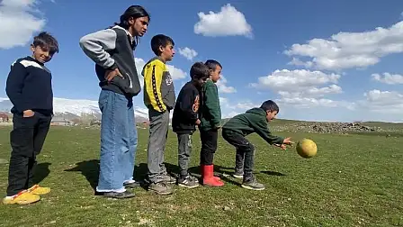 Patnos'un derin vadileri ve uçsuz bucaksız yaylaları arasında, teknolojinin gürültüsünden