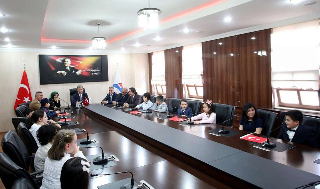 Ağrı İbrahim Çeçen Üniversitesi’nde 23 Nisan kapsamında düzenlenen temsili senato