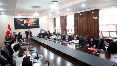 Ağrı İbrahim Çeçen Üniversitesi’nde 23 Nisan kapsamında düzenlenen temsili senato