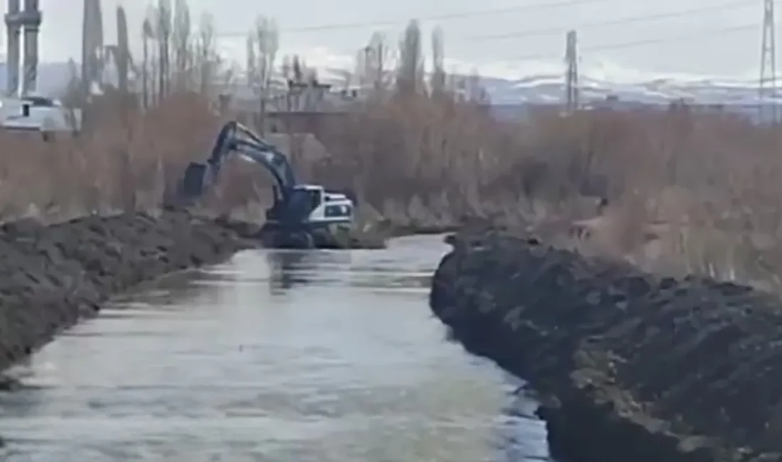 Valilik koordinasyonunda DSİ ekiplerince yürütülen çalışmalar kapsamında dere yataklarında düzenleme,
