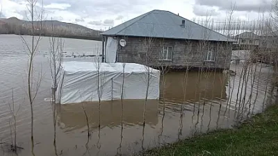 Ağrı’nın Patnos ilçesinde etkili olan sağanak yağış ve kar erimeleri