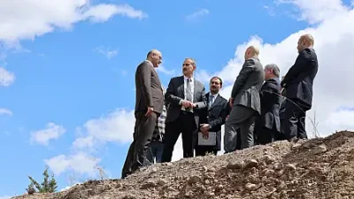 Ağrı Valisi Önder Bozkurt, Doğubayazıt’ta kurulması planlanan dağcılık müzesi alanında