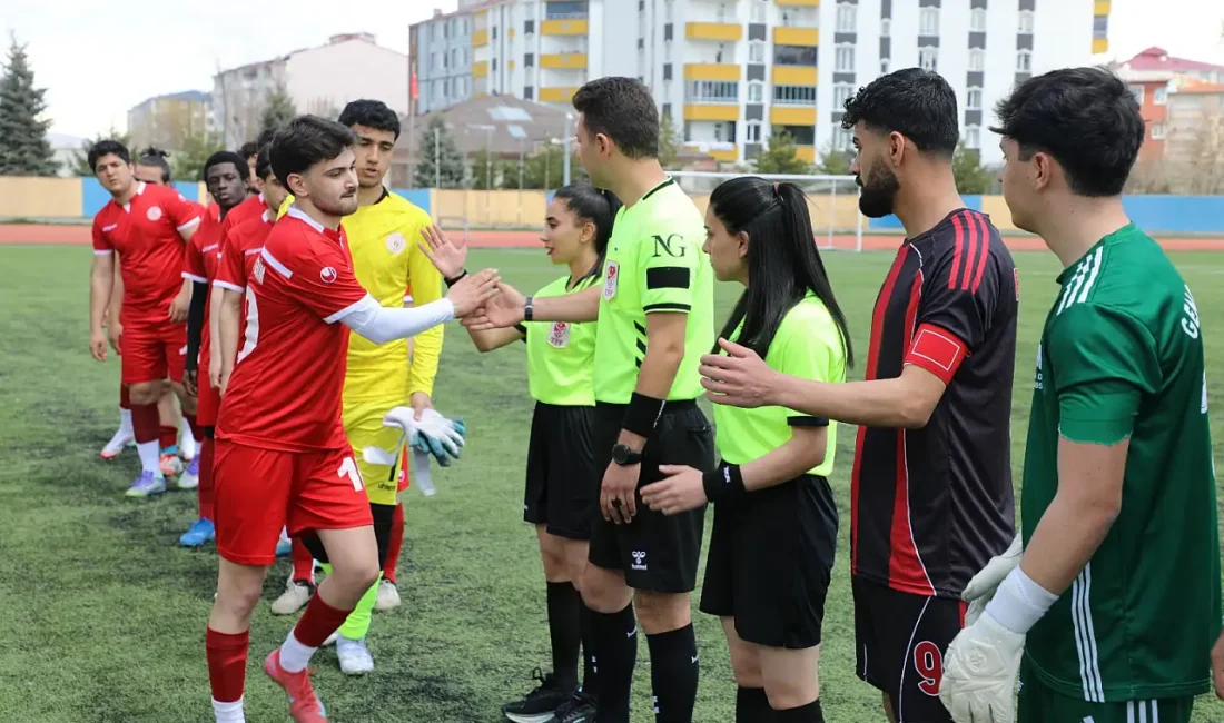 Genç sporcular bölge şampiyonluğu için sahaya çıktı
