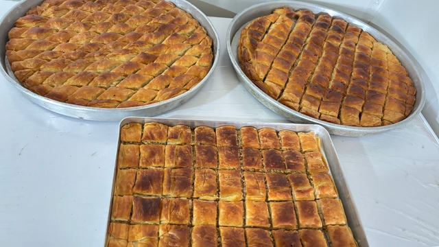 Kurban Bayramı yaklaşırken Ağrı’da evlerde geleneksel baklava hazırlıkları hız kazandı.