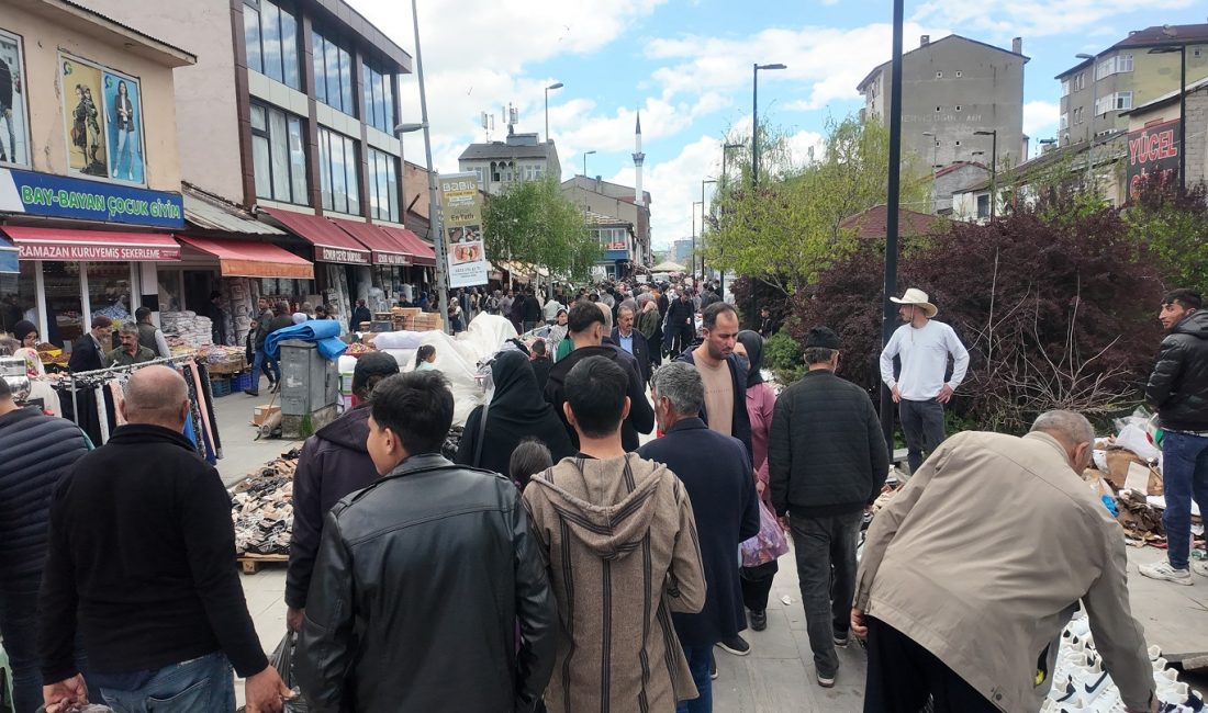 Kurban Bayramı’na sayılı günler kala Ağrı’da çarşı ve pazarlarda yoğunluk