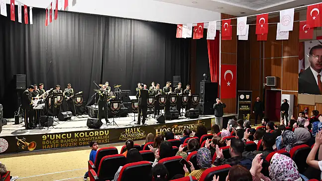 Ağrı Valiliği’nin koordinesinde düzenlenen 9’uncu Kolordu Bölge Bando Komutanlığı Hafif