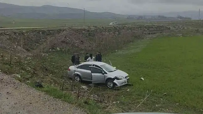 Sürücüsünün uzun yoldan geldiği ve uykusuzluktan direksiyon hakimiyetini kaybettiği öğrenilen