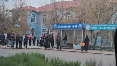 Ağrı’da bugün öğle saatlerinde adliye binası önünde meydana gelen kan