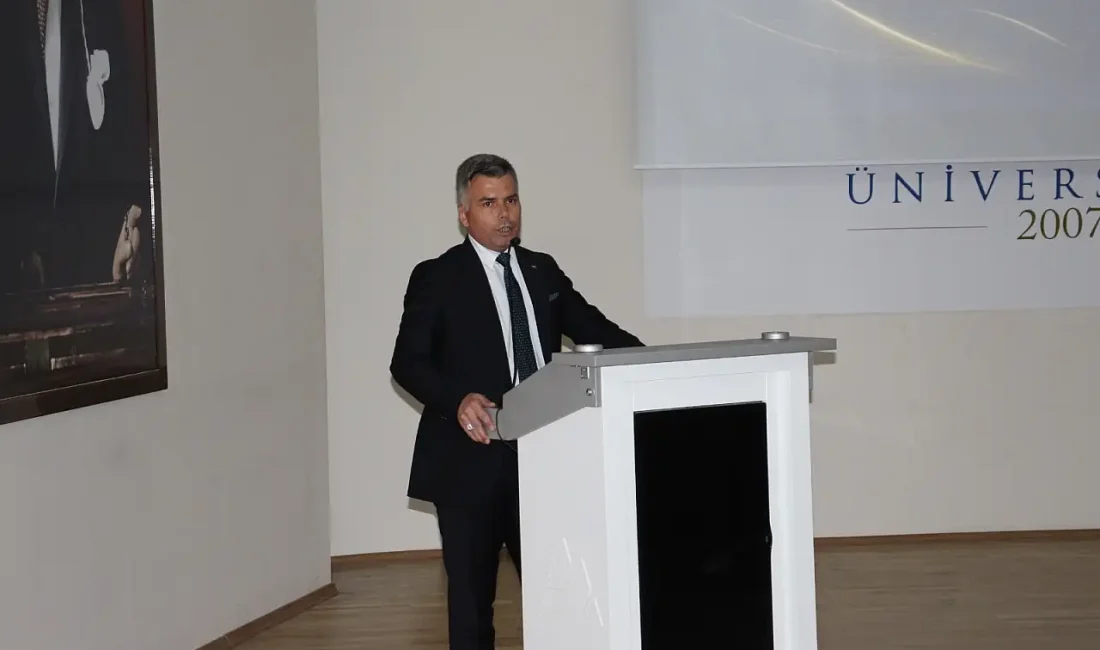 Ağrı İbrahim Çeçen Üniversitesi’nde düzenlenen “Matematiğin Dilinde Yaratıcının İzleri” konferansı,