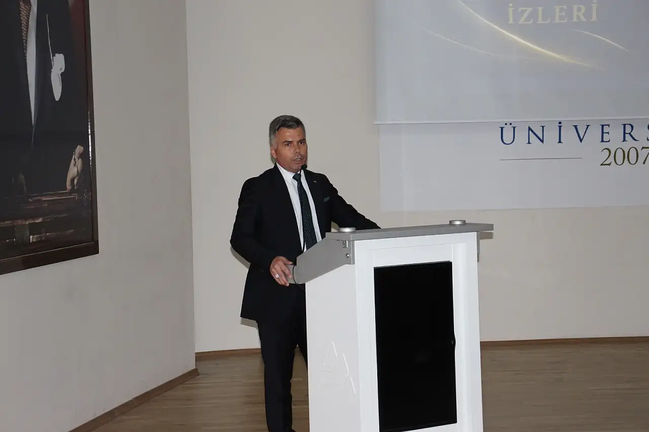 Ağrı İbrahim Çeçen Üniversitesi’nde düzenlenen “Matematiğin Dilinde Yaratıcının İzleri” konferansı,