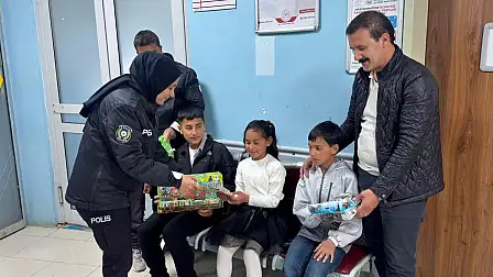 Diyadin Kaymakamlığı koordinasyonunda gerçekleştirilen anlamlı organizasyonla, Kurban Bayramı'nı hastane odasında