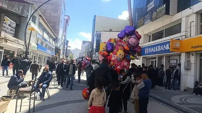 Kurban Bayramı yaklaşırken Doğubayazıt ilçe merkezinde günlük yaşamın ritmi belirgin