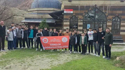 Doğubayazıt’ta düzenlenen anlamlı etkinlikte çocuklar, bölgenin en önemli manevi değerlerinden