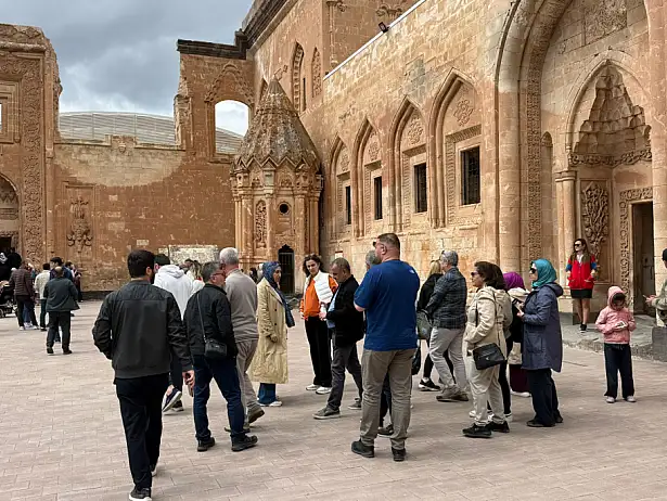 Ağrı’nın Doğubayazıt ilçesinde yer alan İshak Paşa Sarayı, bu kez