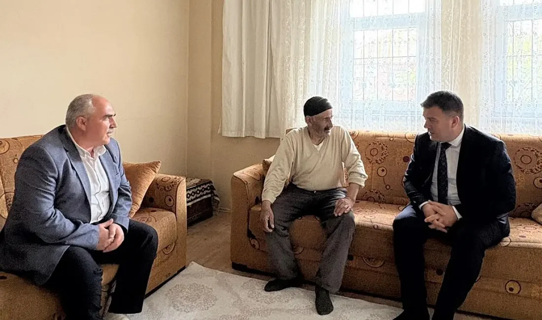 Patnos Kaymakamı Burak Dertlioğlu, Kurban Bayramı dolayısıyla ilçedeki şehit ailelerini