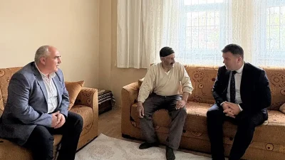 Patnos Kaymakamı Burak Dertlioğlu, Kurban Bayramı dolayısıyla ilçedeki şehit ailelerini