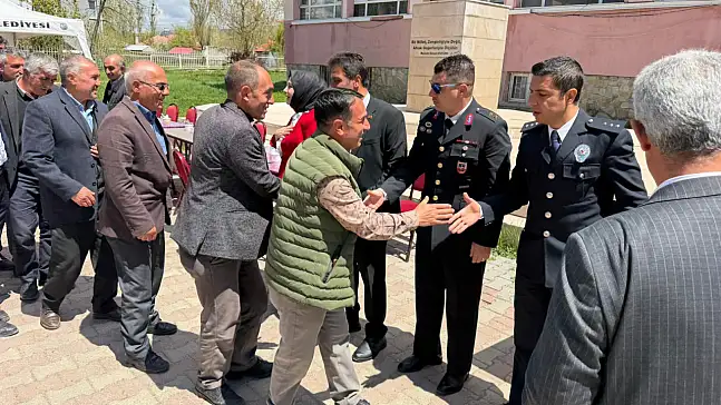 Ağrı’nın Taşlıçay ilçesinde Kurban Bayramı öncesi oluşan bayram coşkusu, düzenlenen