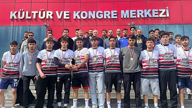 Ağrı’da gençliğin enerjisi sahaya yansıdı, rekabetin dozu ise final düdüğüyle