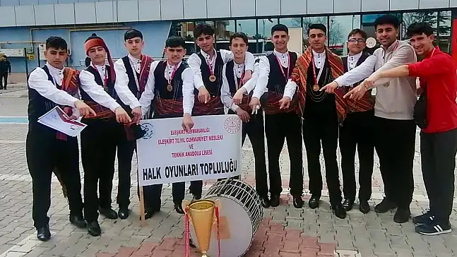 Afyonkarahisar’da Büyük Başarı: Ağrılı Öğrenciler Podyumu Salladı!
