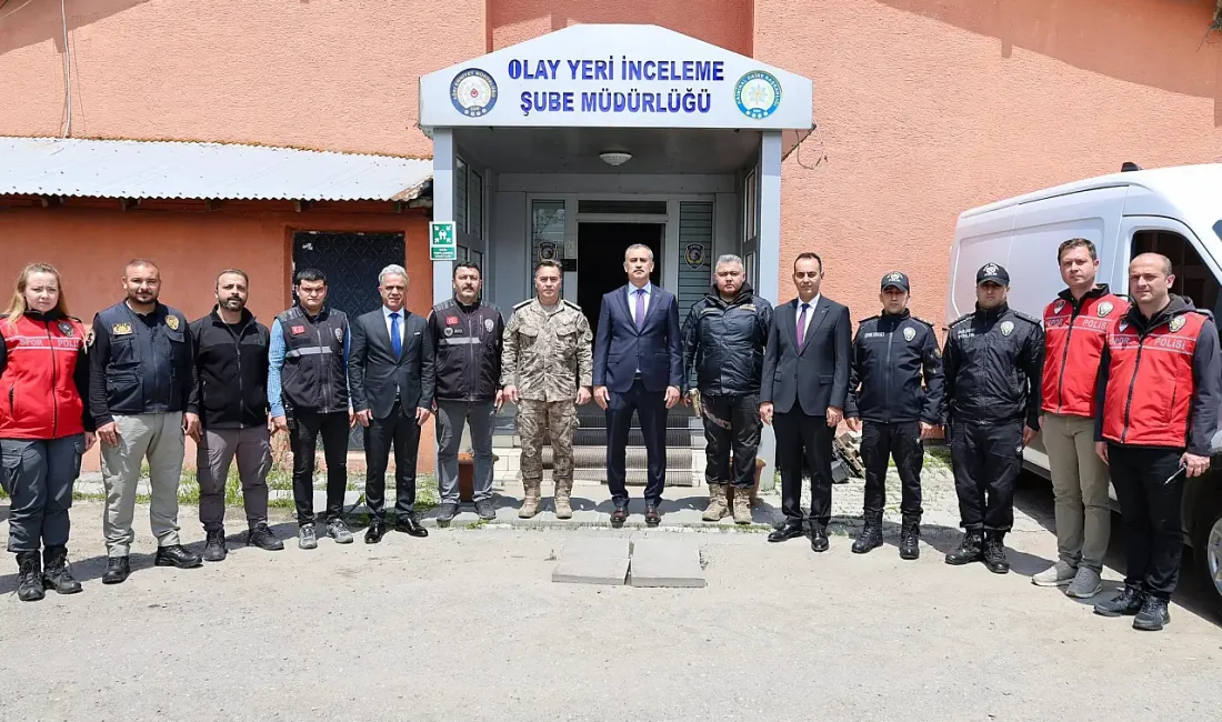 Ağrı Valisi Önder Bozkurt, Kurban Bayramı'nın ikinci gününde kentte görev