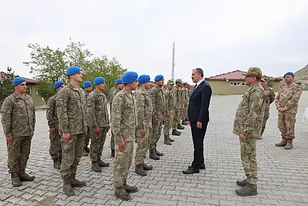 Ağrı Valisi Önder Bozkurt, Kurban Bayramı dolayısıyla Türkiye'nin doğu sınır