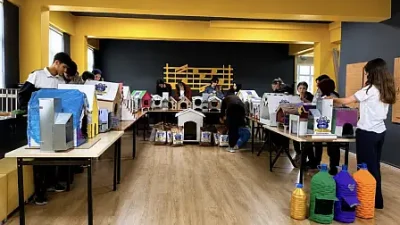 Sosyal sorumluluk projelerinin çevre bilinciyle birleştiği modern eğitim yaklaşımları, genç